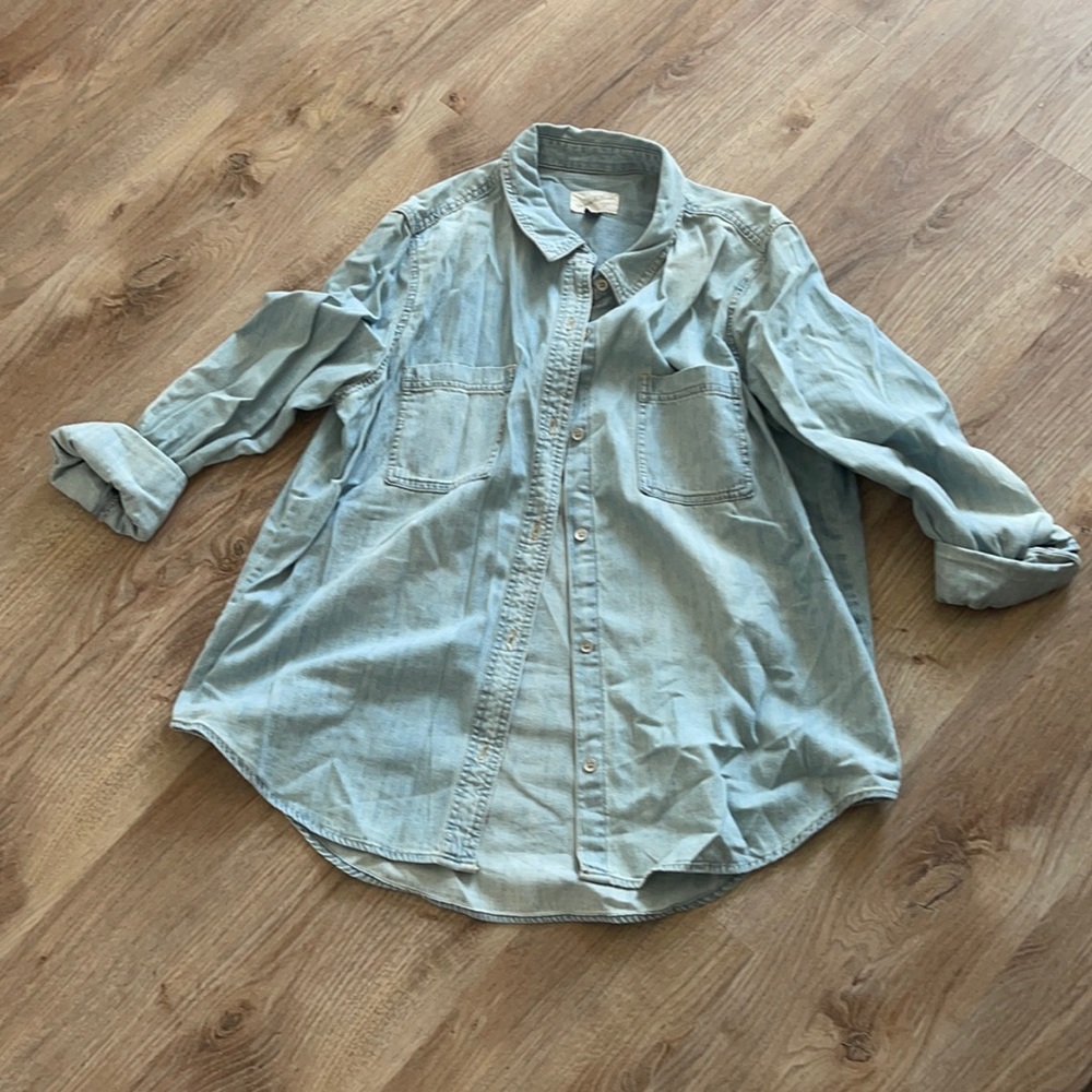 Long sleeve Universal Thread top.